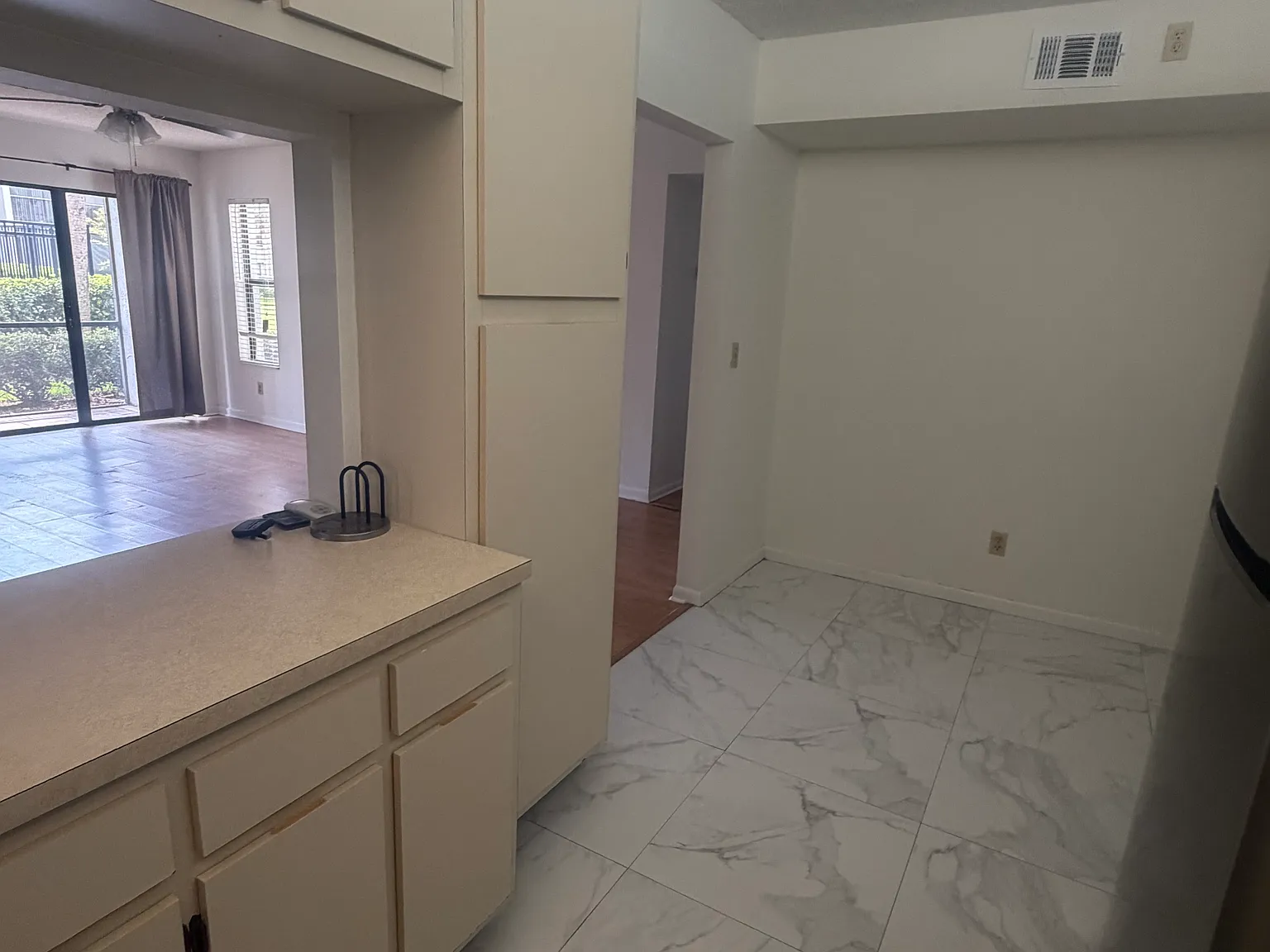 2 bed, 1025 sqft, $1,600 — Photo 4