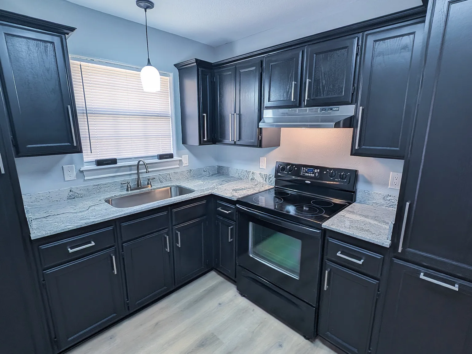 2 bed, 700 sqft, $1,100 — Photo 1