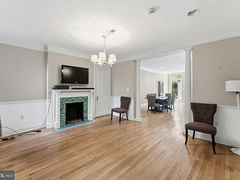 11 R St NW — Photo 7