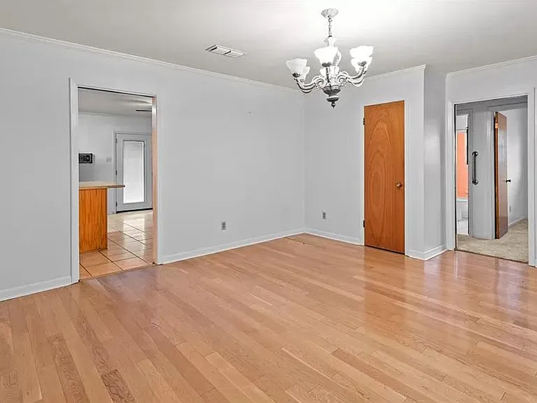 4613 Alton St — Photo 1