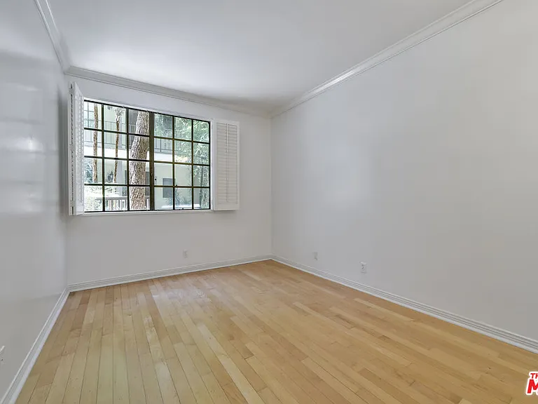 11939 Gorham Ave #105 — Photo 24