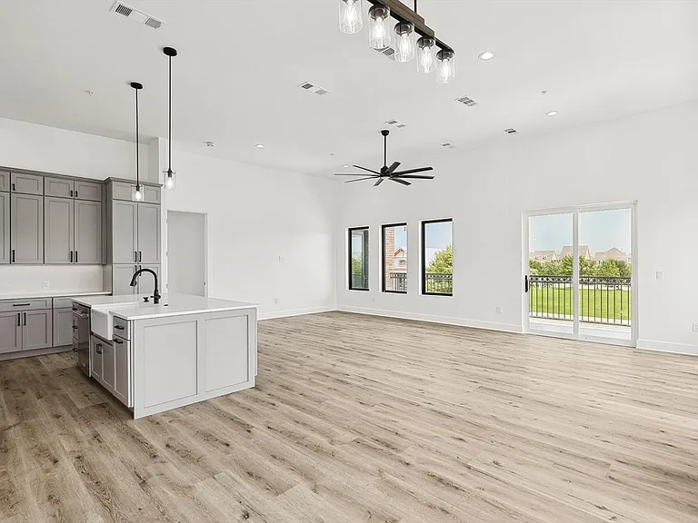 767 W Main St #205 — Photo 6