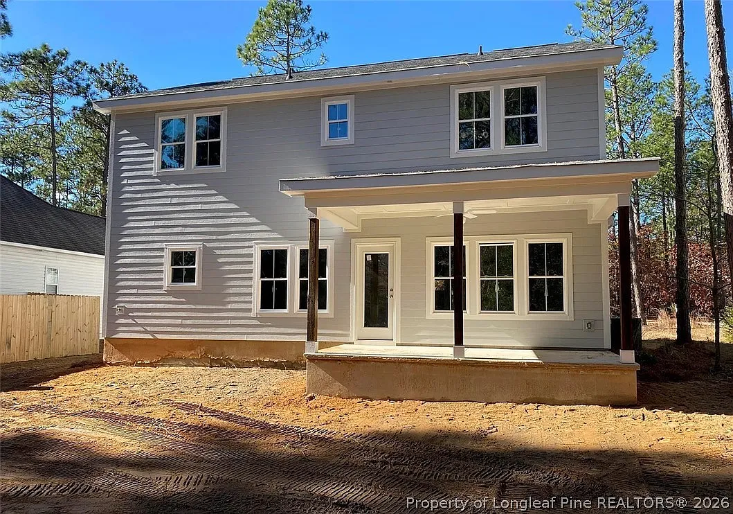 5 bed, 3.0 bath, 2444 sqft, $2,400 — Photo 2