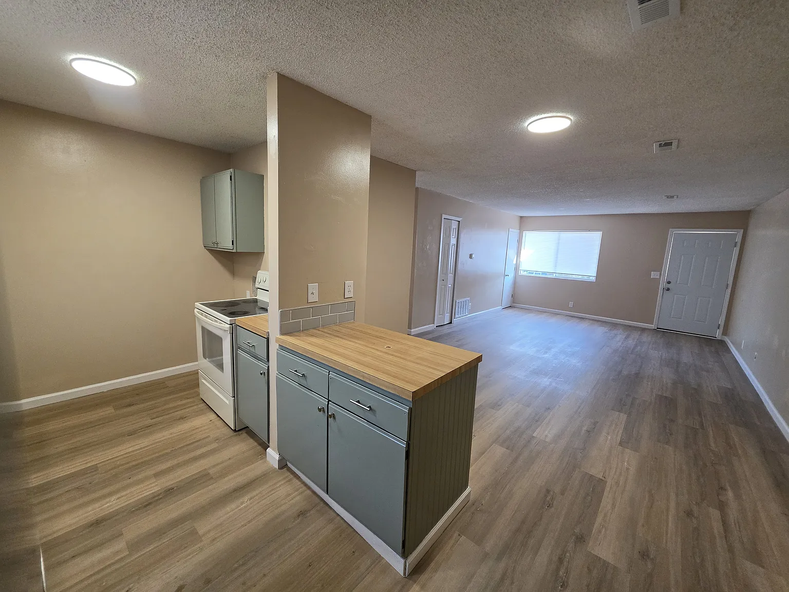 2 bed, 915 sqft, $900 — Photo 3