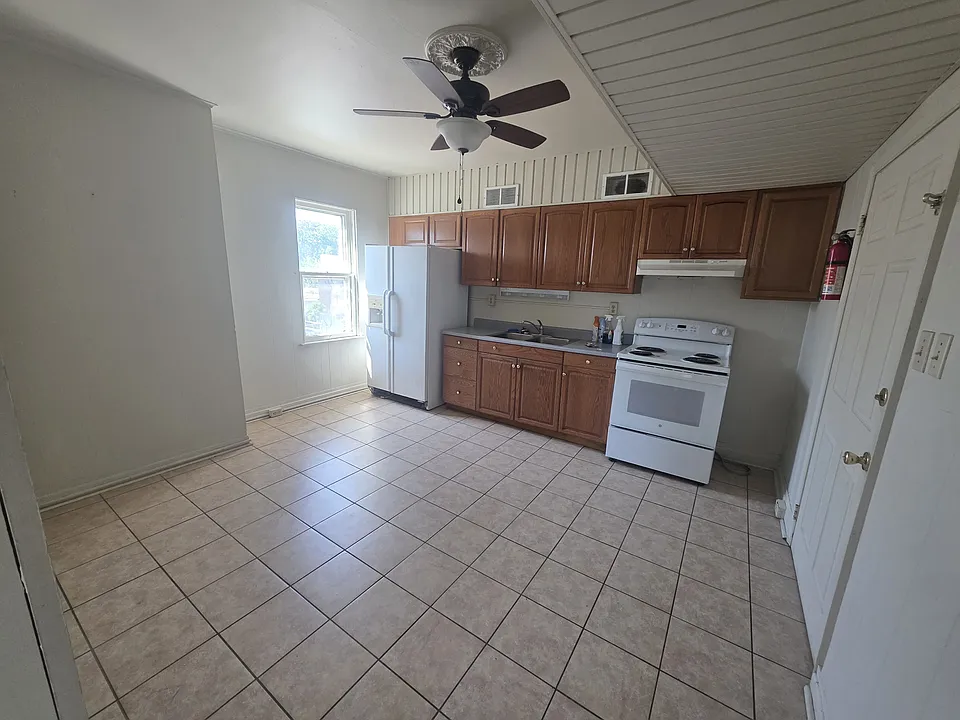 730 York St #3