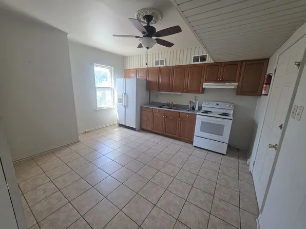 730 York St APT 3, Hanover, PA 17331