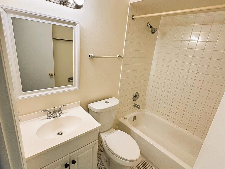 1317 E Turtle Creek Cir #D — Photo 9