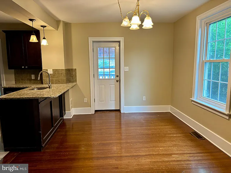 402 Pine St — Photo 4