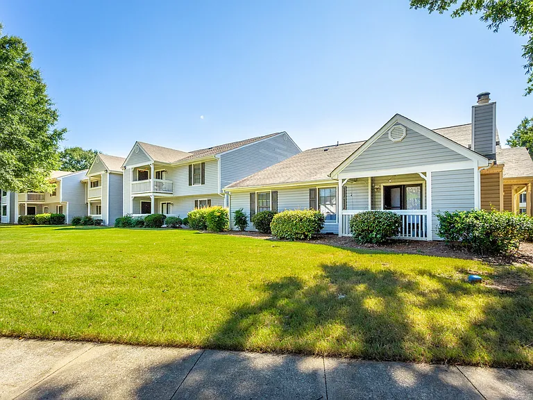 Exterior Views of Hawthorne at Lily Flagg in Huntsville, AL