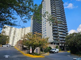 2077 Center Ave APT 17D, Fort Lee, NJ 07024