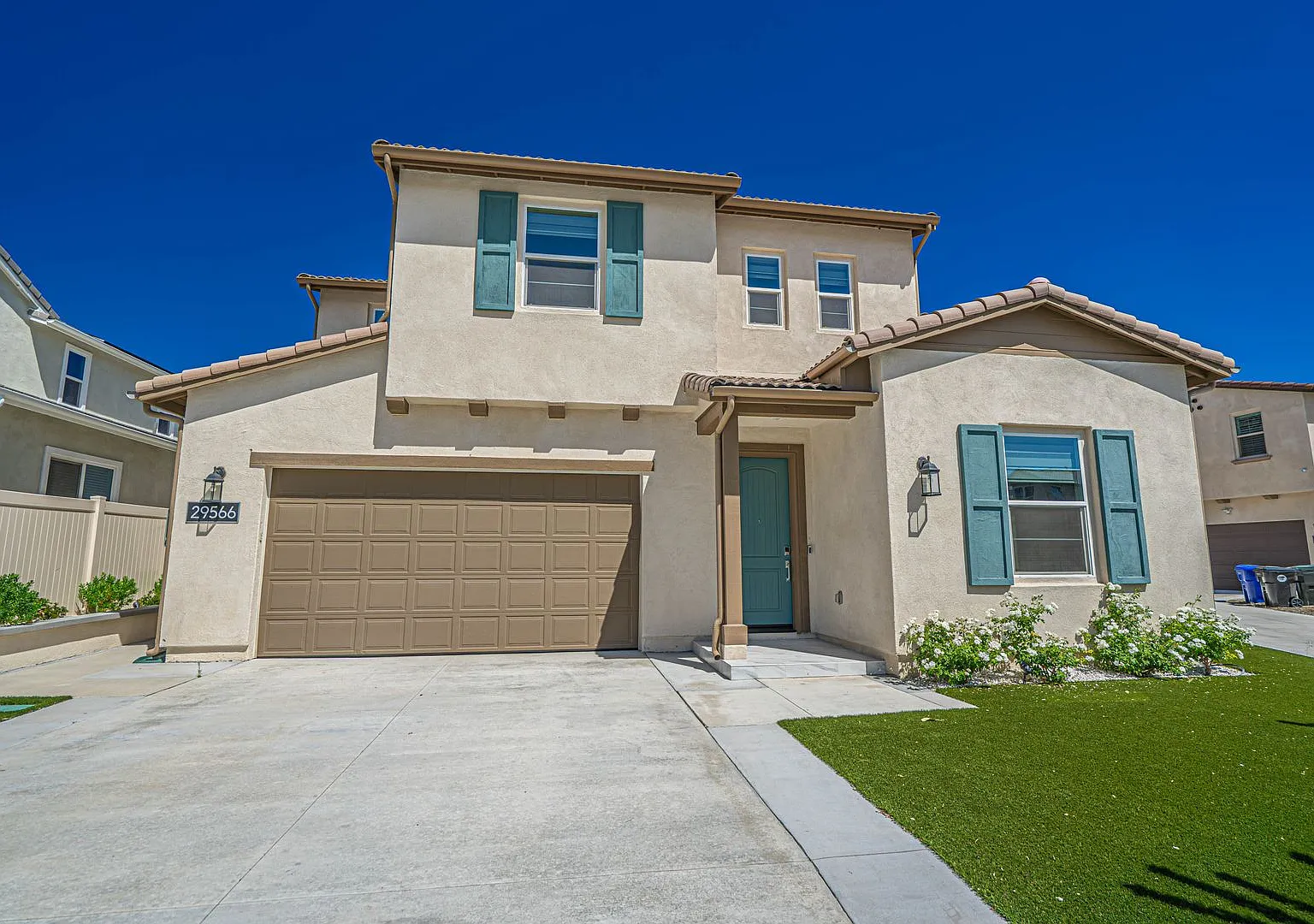 Stunning 4-Bedroom Home with Solar, Views, and a Tesla Backup in Valencia! — Photo 1