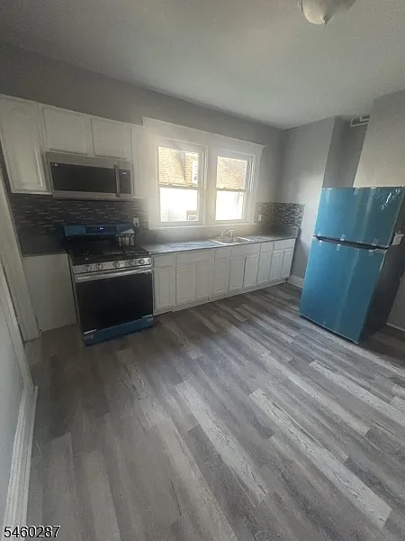 3 bed, 1.0 bath, $2,600 — Photo 3