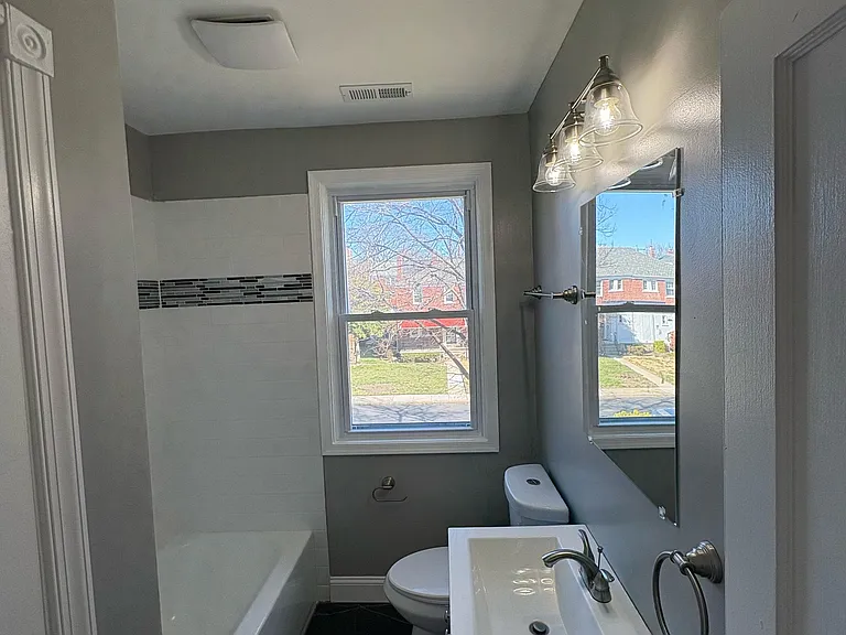 1507 Kingsway Rd — Photo 6