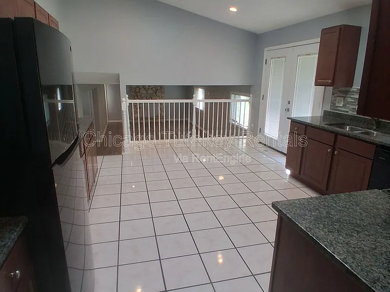 1204 E 166th Pl — Photo 7