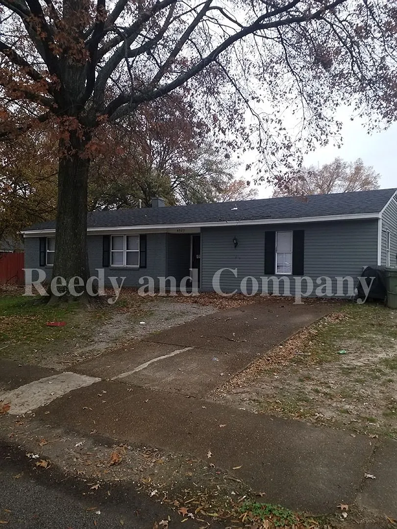 Welcome to 4523 E. Mallory Ave! — Photo 2