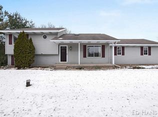 6959 10 Mile Rd NE, Rockford, MI 49341