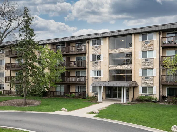 2214 S Goebbert Rd, Arlington Heights, IL