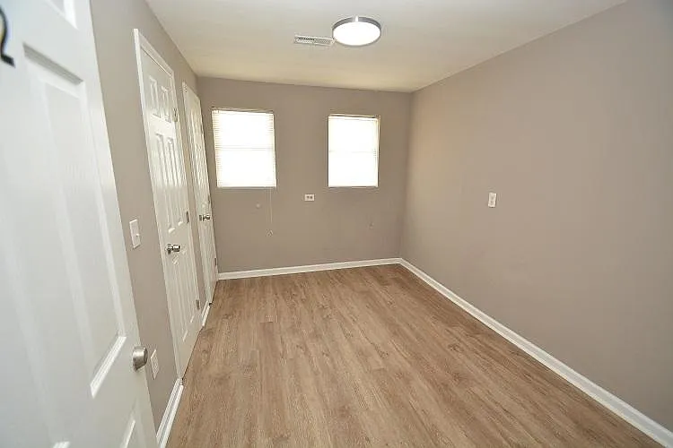 2 bed, $995 — Photo 3