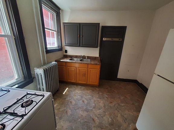 4th image of 20 S 10th St #1