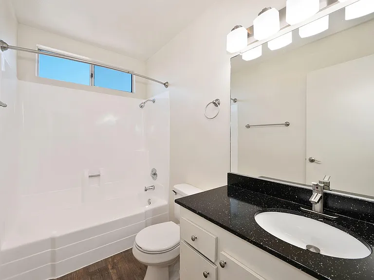 Elan Beachpointe Carlsbad — Photo 23