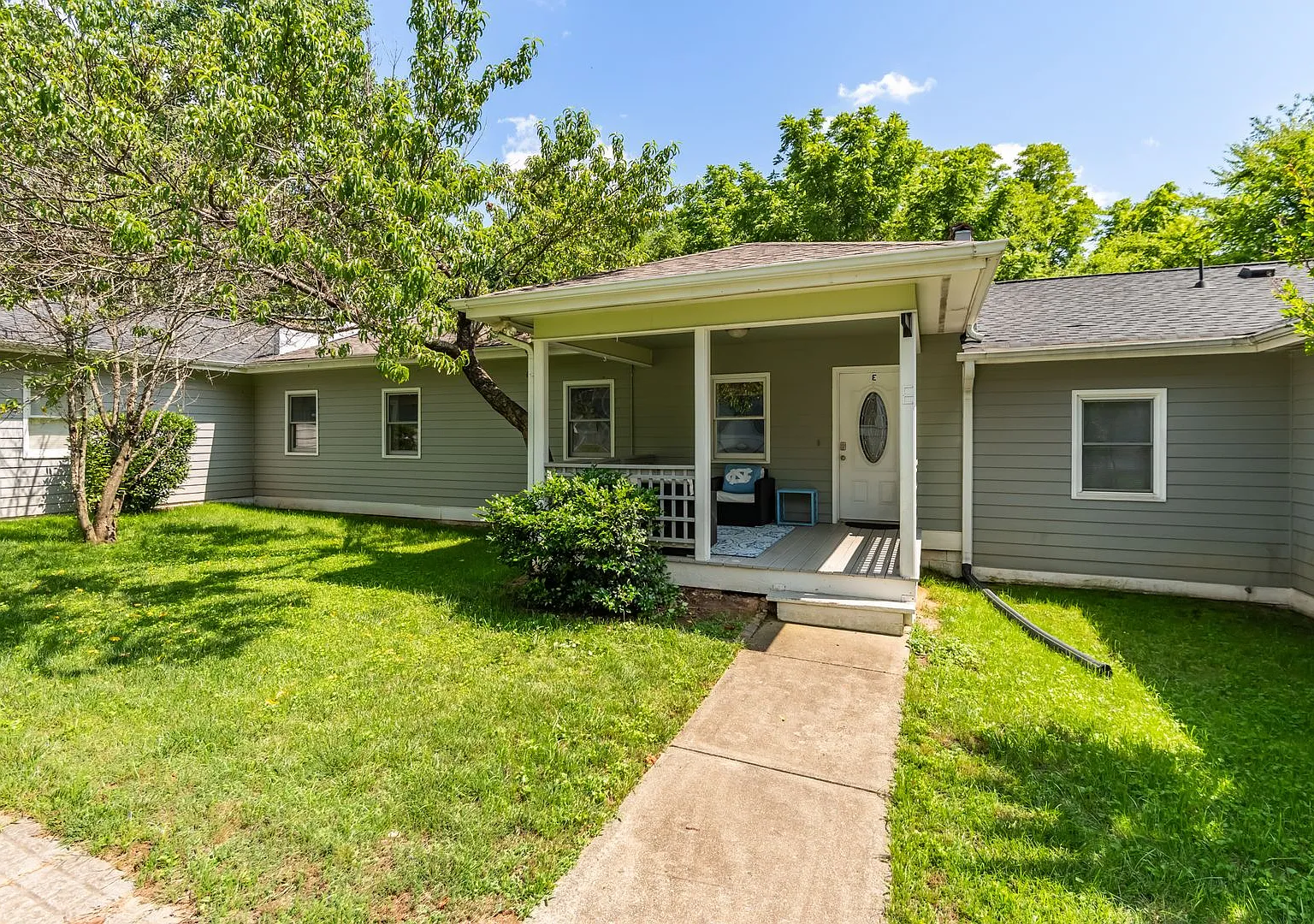 Fully Furnished 3BR Apartment in Carrboro! — Photo 1