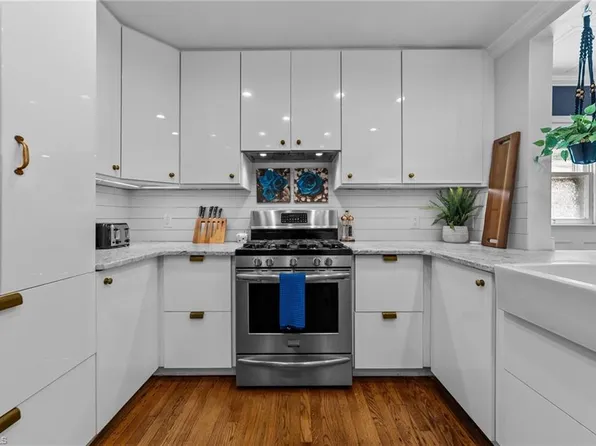 2607 Sherwood St, Greensboro, NC 27403