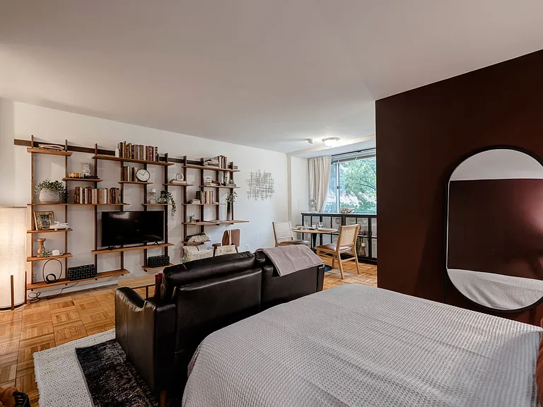 Quebec House Apartments — Photo 7