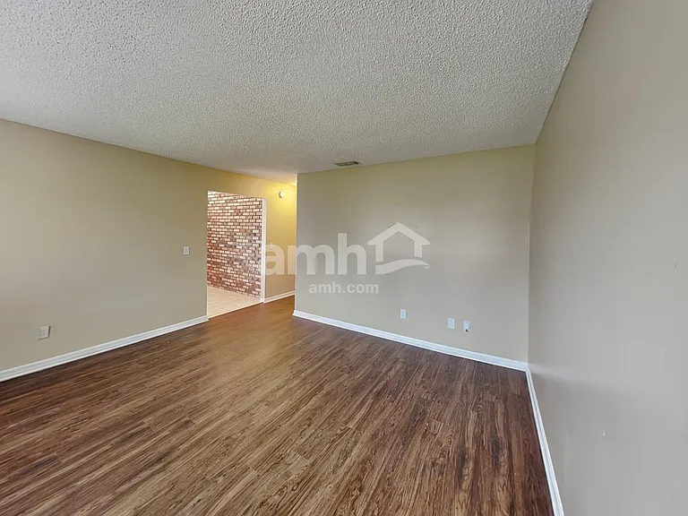4615 Tiffany Woods Cir — Photo 8