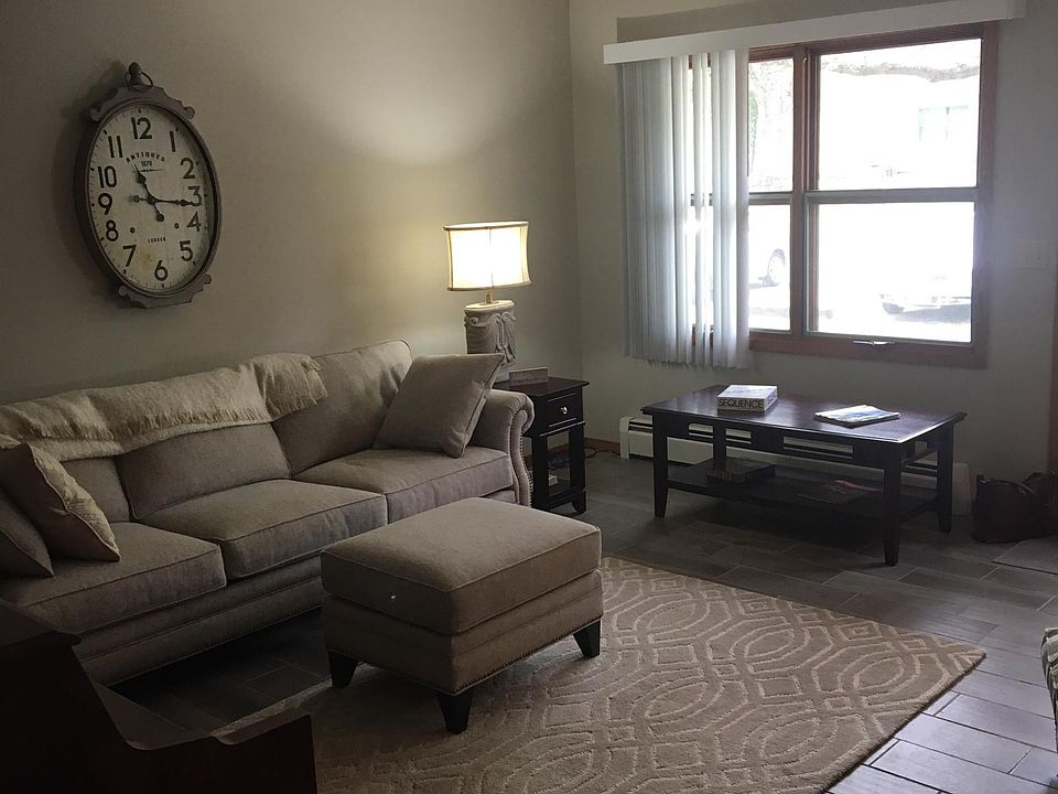 1st image of 187 Iris St