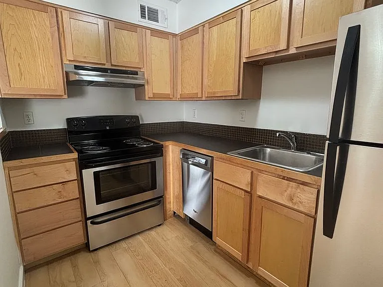 Antilles Apartments — Photo 19