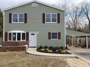 46 Laurin Rd, Calverton, NY 11933