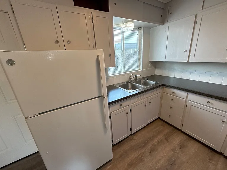 1835 Beach Ave NE #4 — Photo 7