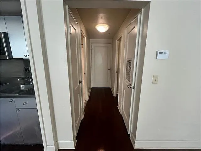 Studio, 1.0 bath, 400 sqft, $1,050 — Photo 3