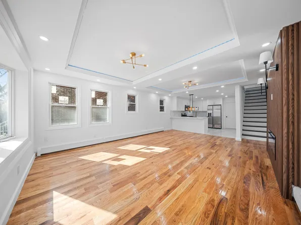 109-12 202 st, Hollis, NY 11412