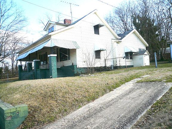 5th image of 205 Holderby St
