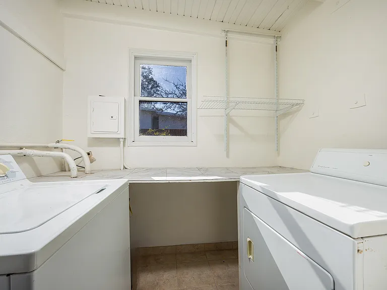1533 E Lester St — Photo 9