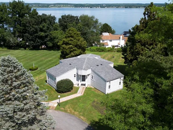 68 Albert St, Portsmouth, RI 02871