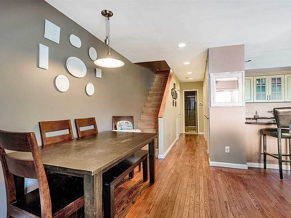 4th image of 165 E Broadway Unit 3B