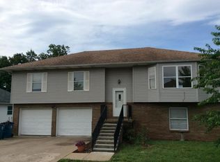 1224 Douglas Ct, Carthage, MO 64836