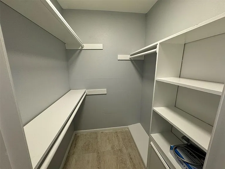 7910 Sands Point Dr — Photo 15