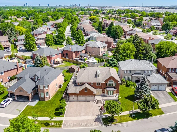 36 Shadywood Rd, Brampton, ON L6Z 4M1