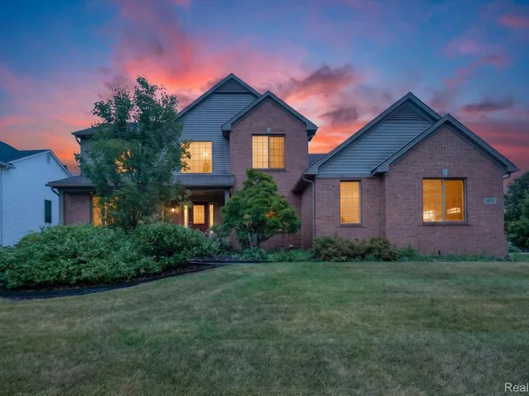 58767 Hunters Ct, South Lyon, MI 48178