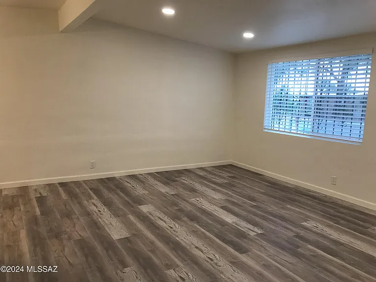 4910 E 25th St — Photo 15
