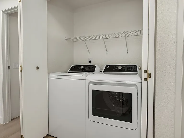 Wellington Place Apartments — Photo 54
