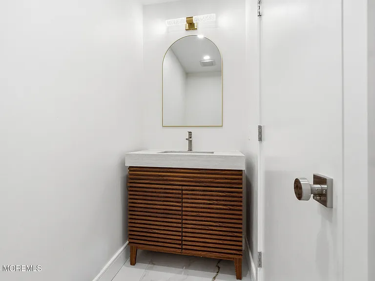 19 Roslyn Dr — Photo 8