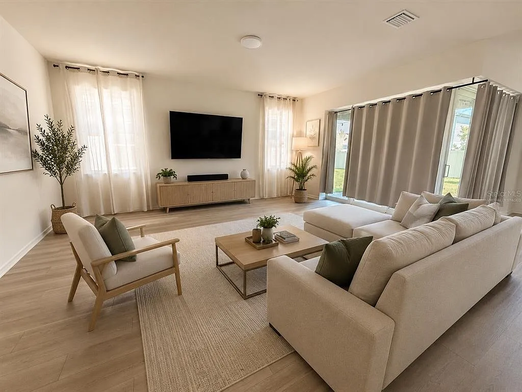 3 bed, 2.0 bath, 2041 sqft, $2,850 — Photo 2