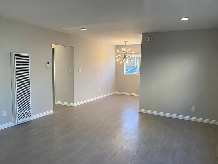 1523 W 81st St #2 — Photo 6