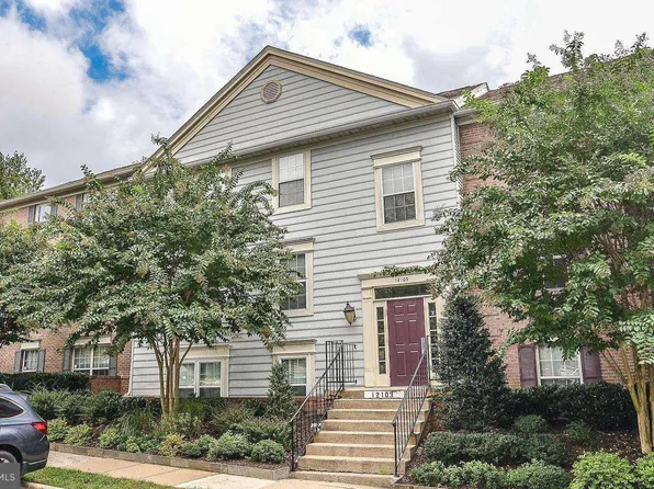 12103 Greenwood Ct APT 201, Fairfax, VA 22033