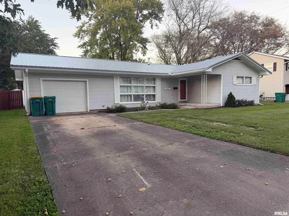 1124 Bobby Ave, Macomb, IL 61455
