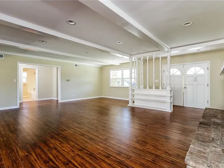 15521 Plummer St — Photo 3
